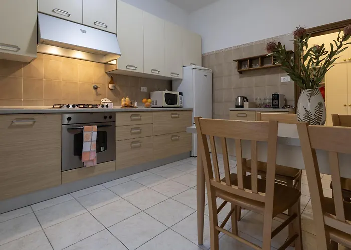 Carracci 29 * بولونيا